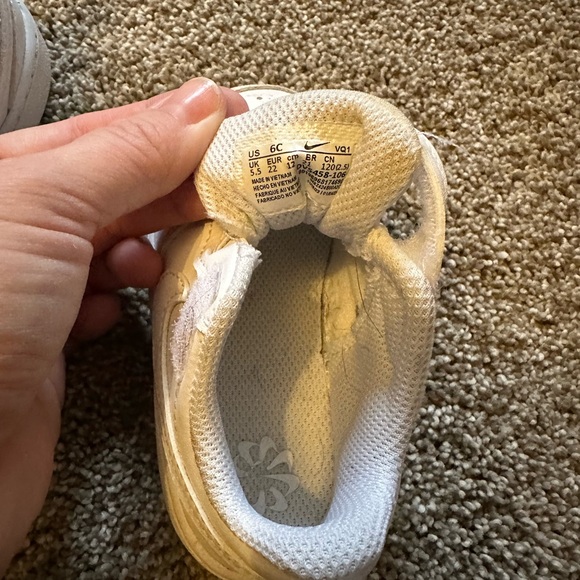 Nike White Kids Shoes - Picture 2 of 4